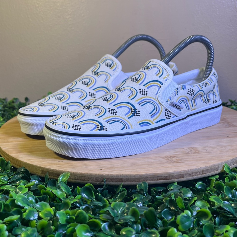 🔥 NEW VANS CLASSIC SLIP-ON RAINBOW SKATEBOARDING SHOES WOMENS SIZE 7 MENS 5.5 - Picture 2 of 9